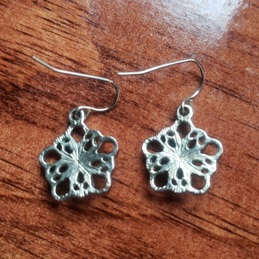 Vintage 80s | Flower Gold Tone Dangly Earrings - Picture 5 of 5
